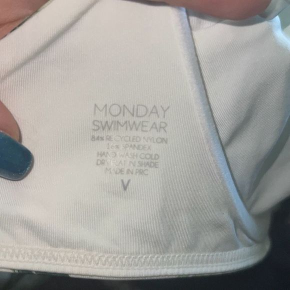 ✨Monday Swimwear Clovelly Sz V/XL Top in Palm✨ - Picture 8 of 10